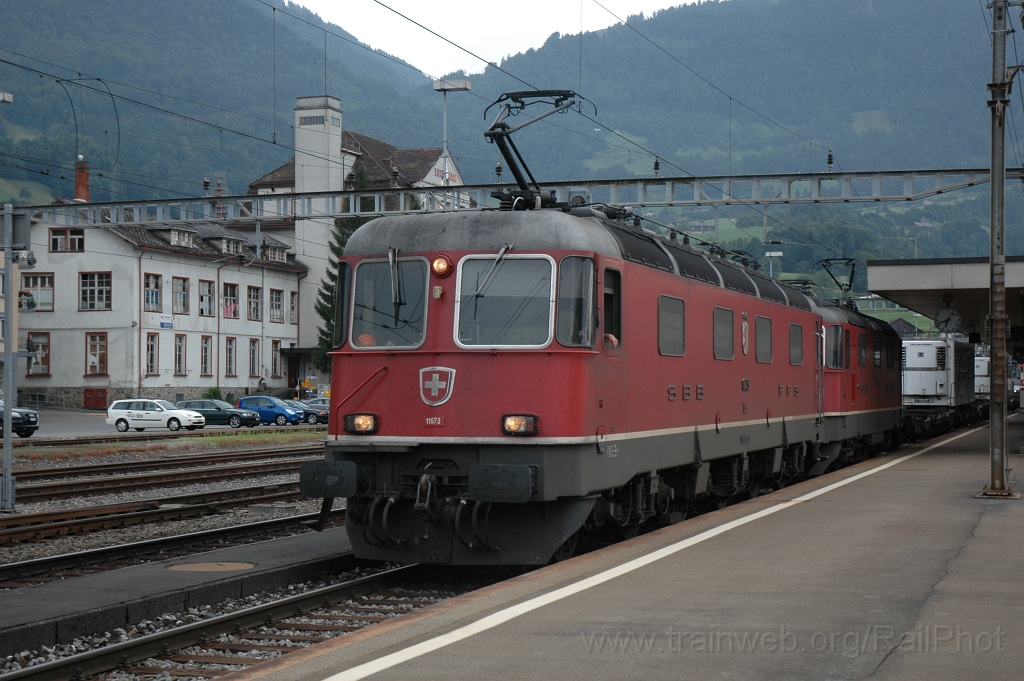 2484-0019-030712.jpg - SBB-CFF Re 6/6 11673 «Cham» + Re 4/4'' 11331 / Arth-Goldau 3.7.2012
