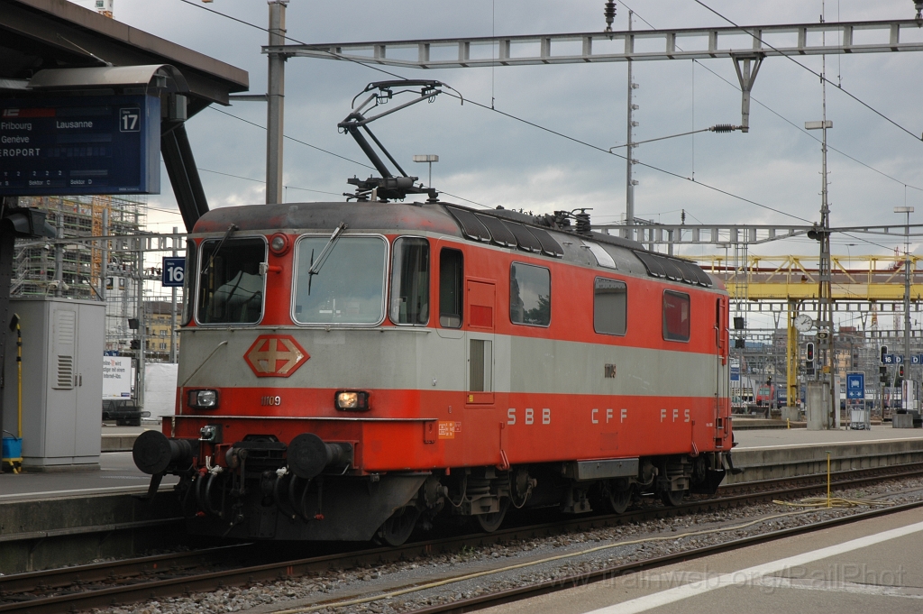 2497-0049-120712.jpg - SBB-CFF Re 4/4'' 11109 / Zürich HB 12.7.2012