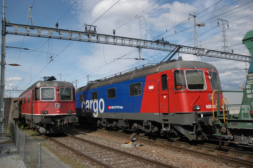 2504-0002-190712.jpg - SBB-CFF Re 620.033-1 «Muri AG» + Re 6/6 11608 «Wetzikon» / Hüntwangen-Wil 19.7.2012