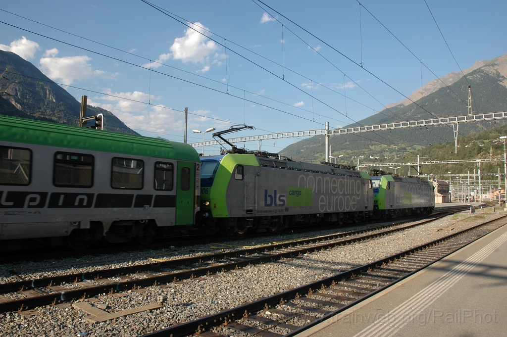 2518-0043-260712.jpg - BLS Re 485.018-6 + 006-1 / Brig 26.7.2012