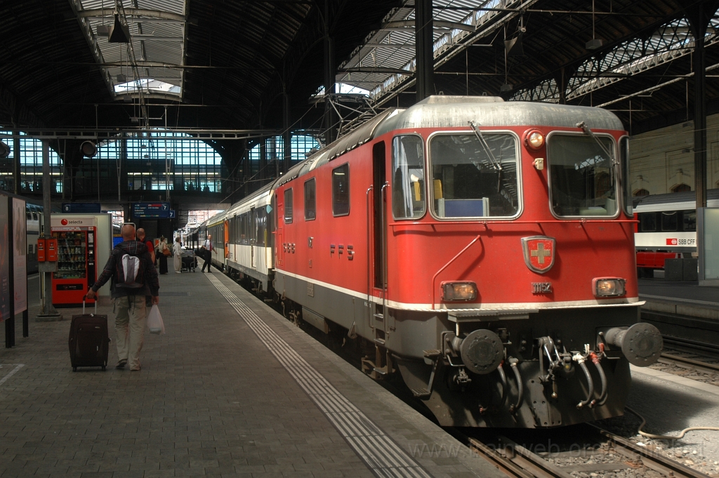 2535-0044-300712.jpg - SBB-CFF Re 4/4'' 11152 / Basel SBB 30.7.2012