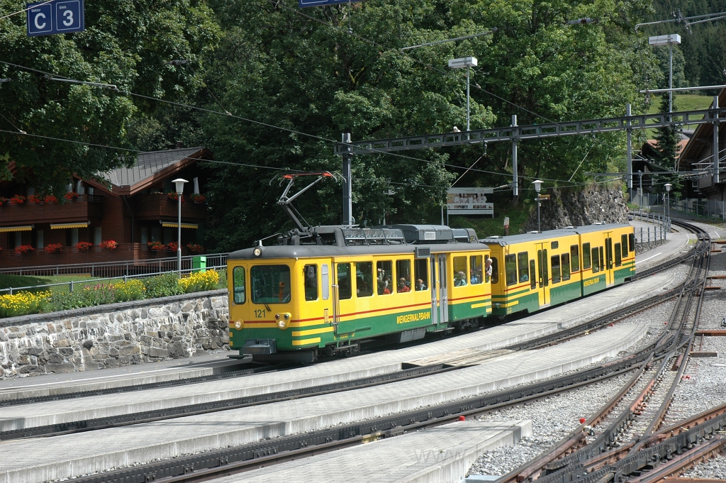 2546-0033-050812.jpg - WAB BDhe 4/4 121 + Bt 242 / Wengen 5.8.2012