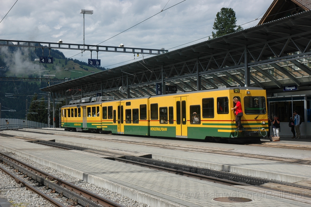 2546-0048-050812.jpg - WAB Bt 242 + BDhe 4/4 121 / Wengen 5.8.2012