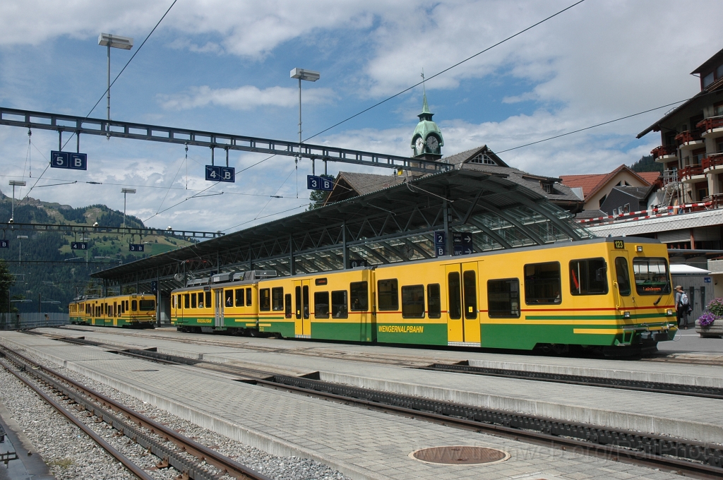 2547-0022-050812.jpg - WAB Bt 243 + BDhe 4/4 123 + Bt 242 + BDhe 4/4 121 / Wengen 5.8.2012