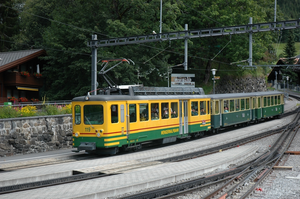 2548-0032-050812.jpg - WAB BDhe 4/4 119 + B 223 + Bt 264 / Wengen 5.8.2012