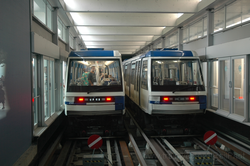 2568-0004-120812.jpg - TL M2.250 + 252 / Ouchy 12.8.2012