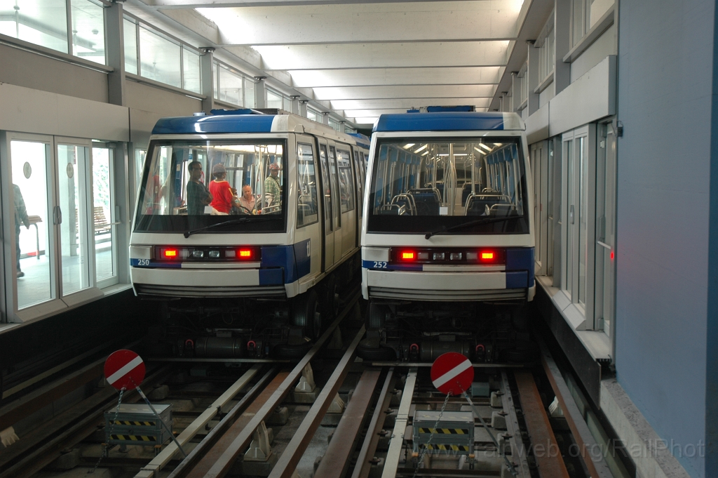 2568-0008-120812.jpg - TL M2.250 + 252 / Ouchy 12.8.2012