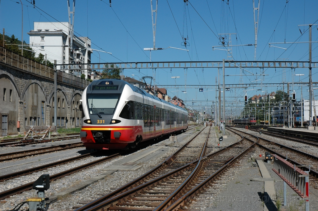 2575-0020-180812.jpg - TRN RABe 527.331-3 / Neuchâtel 18.8.2012