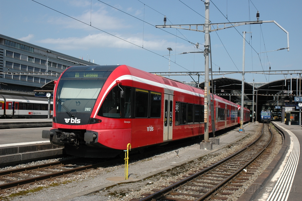 2582-0009-220812.jpg - BLS RABe 526.282-9 «Oberaargau» + RABe 526.263-9 «Emme» + ZB HGe 101.967-8 «Brienz» / Luzern 22.8.2012
