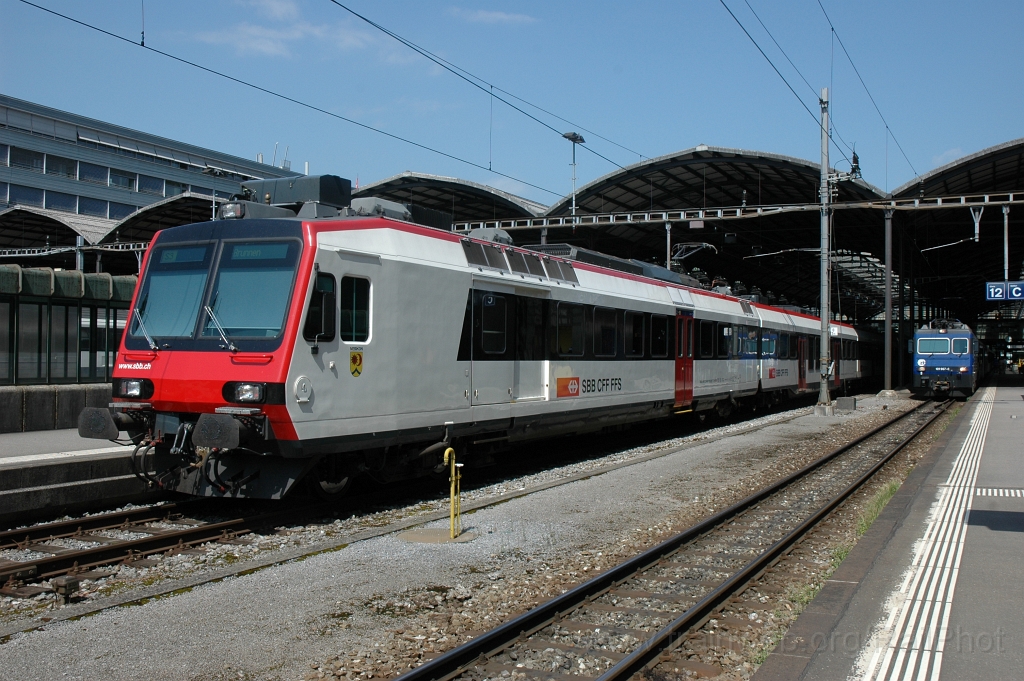 2582-0036-220812.jpg - SBB-CFF RBDe 560.267-7 «Nebikon» + ZB HGe 101.967-8 «Brienz» / Luzern 22.8.2012