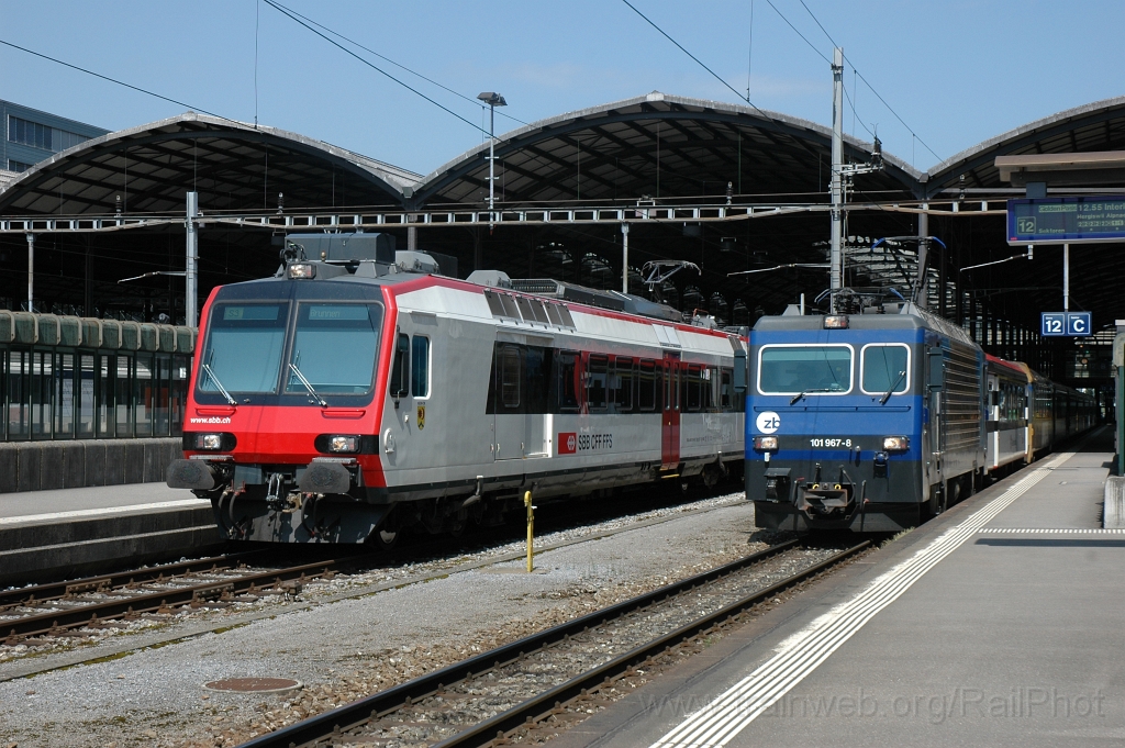 2582-0050-220812.jpg - SBB-CFF RBDe 560.267-7 «Nebikon» + ZB HGe 101.967-8 «Brienz» / Luzern 22.8.2012