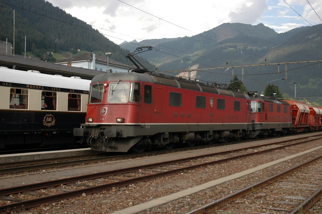 2584-0038-220812.jpg - SBB-CFF Re 6/6 11626 «Zollikofen» + Re 4/4''' 11353 / Airolo 22.8.2012