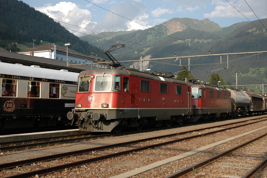 2585-0006-220812.jpg - SBB-CFF Re 4/4'' 11316 + 11182 / Airolo 22.8.2012