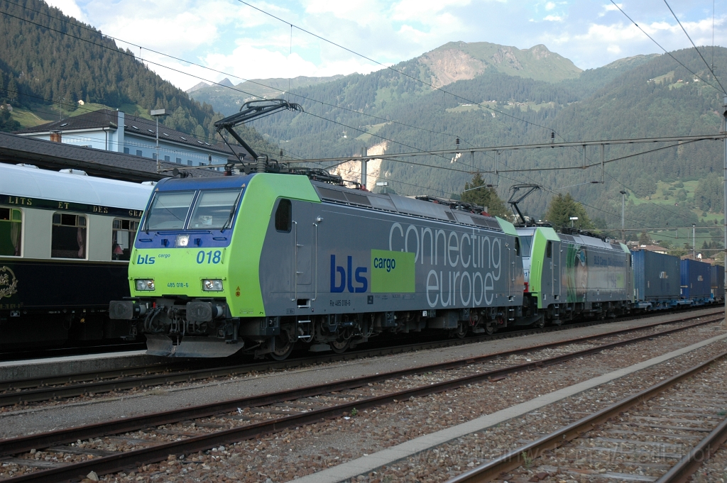 2585-0026-220812.jpg - BLS Re 485.018-6 + Re 486.501-0 / Airolo 22.8.2012