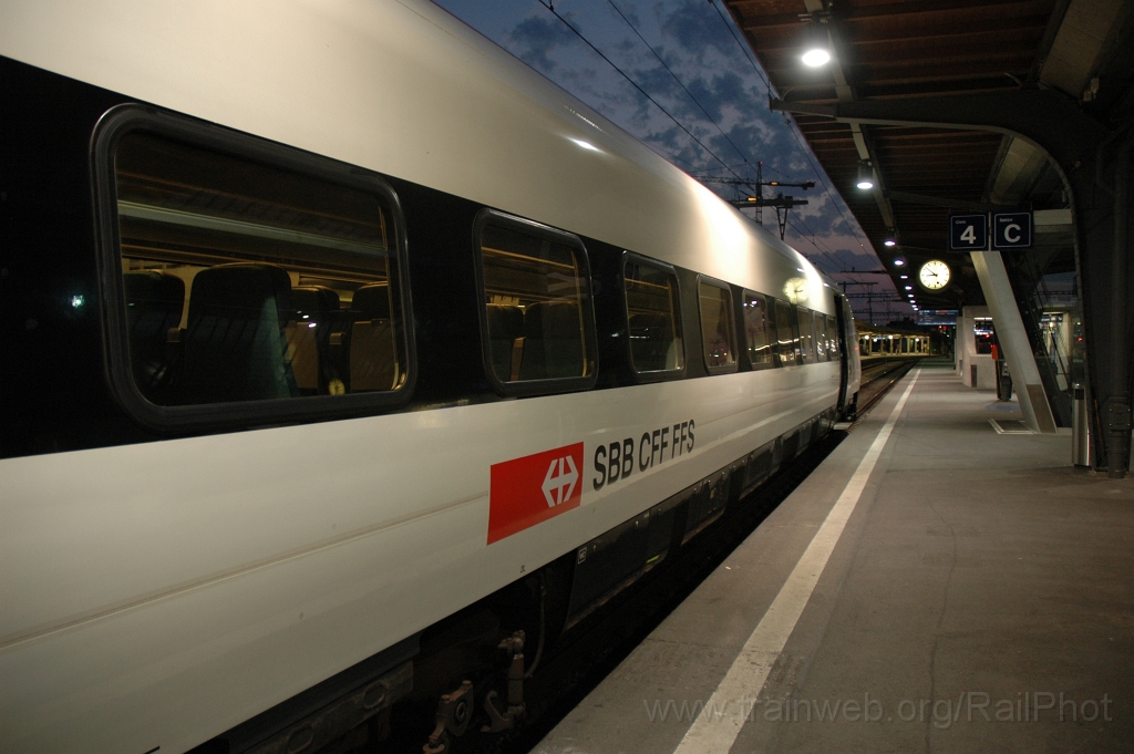 2588-0017-220812.jpg - SBB-CFF ICN RABDe 500.031-0 «Louis Favre» / Zürich HB 22.8.2012