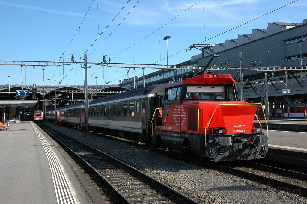 2593-0041-290812.jpg - SBB-CFF Ee 922.005-4 / Luzern 29.8.2012