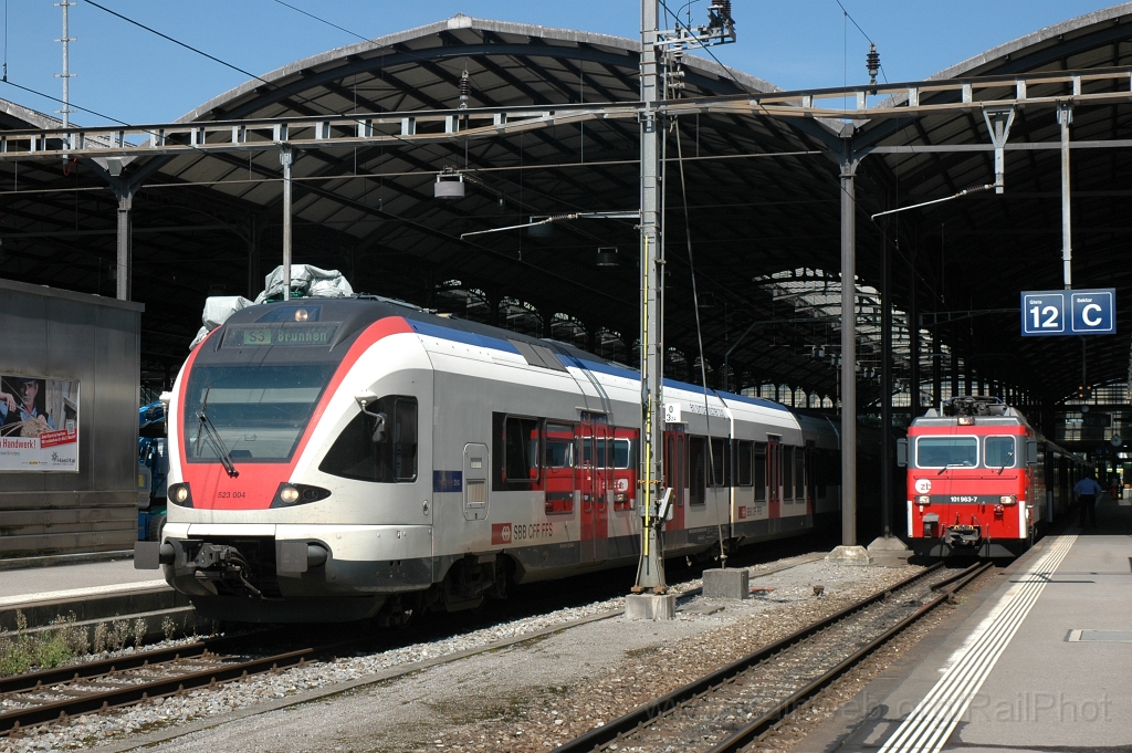 2595-0016-290812.jpg - SBB-CFF RABe 523.004 + ZB HGe 101.963-7 «Alpnach» / Luzern 29.8.2012