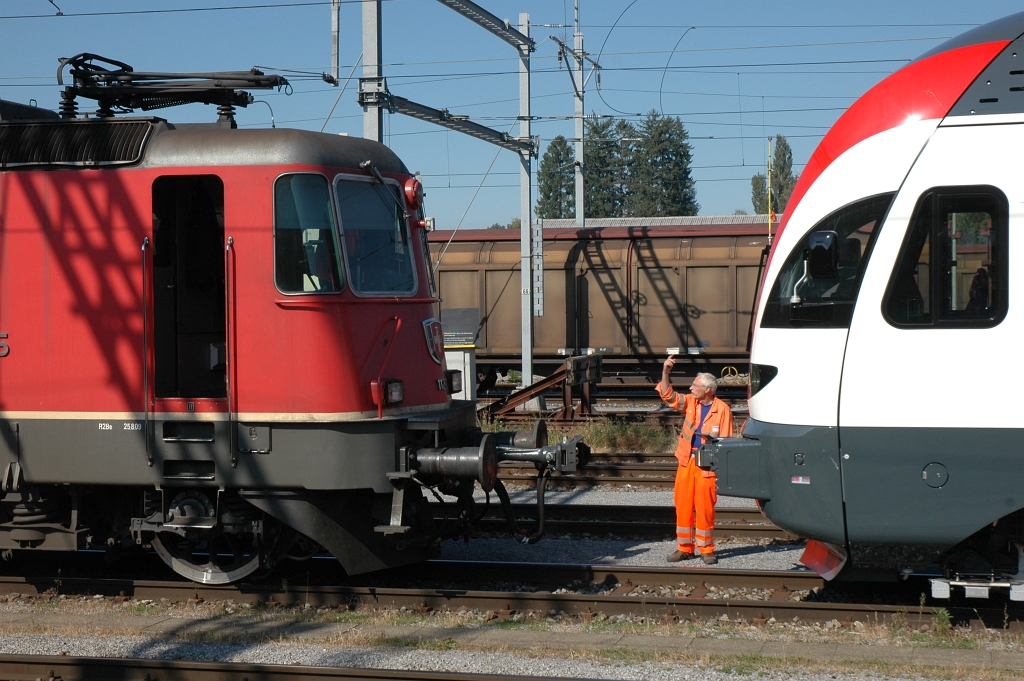 2610-0042-140912.jpg - SBB-CFF Re 4/4'' 11272 + RABe 511.1** / St.Margrethen 14.9.2012