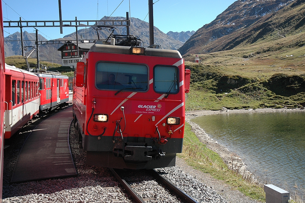 2616-0047-160912.jpg - MGB Deh 4/4 24 "Täsch" + HGe 4/4'' 4 "Täschhorn" / Oberalppasshöhe 16.9.2012