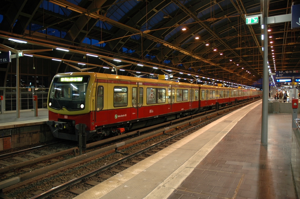 2635-0013-200912.jpg - DBAG 481.025-5 / Berlin Ostbahnhof 20.9.2012