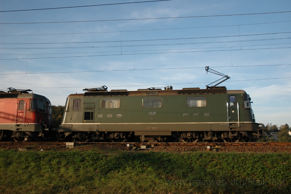 2639-0032-051012.jpg - SBB-CFF Re 4/4'' 11330 / Killwangen-Spreitenbach 5.10.2012