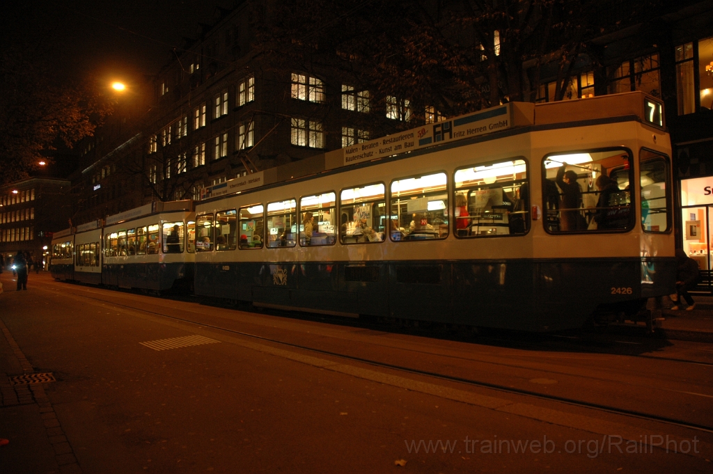 2674-0023-161112.jpg - VBZ Be 2/4 2426 + Be 4/8 2112 / Rennweg Augustinergasse 16.11.2012