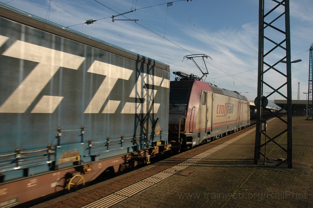2677-0024-171112.jpg - Crossrail 185.599-8 / Basel Badische Bahnhof 17.11.2012