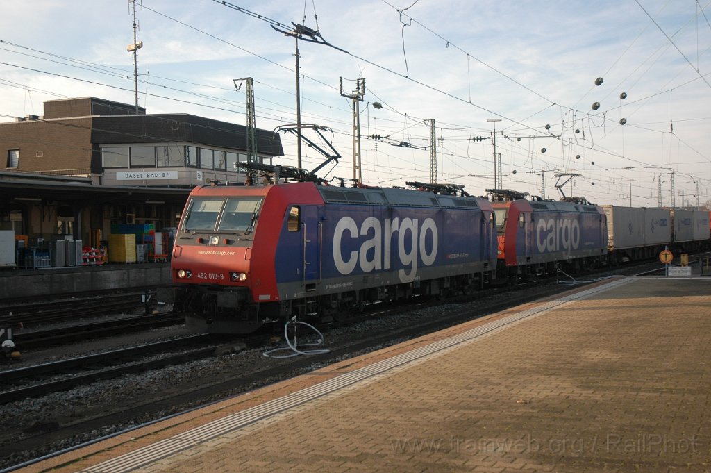 2679-0001-171112.jpg - SBB-CFF Re 482.018-9 / Basel Badische Bahnhof 17.11.2012