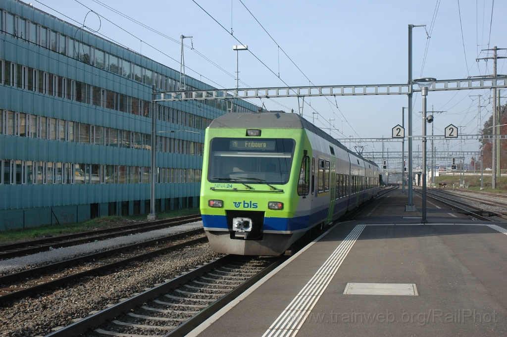 2681-0032-231112.jpg - BLS RABe 525.024-6 / Gümligen 23.11.2012