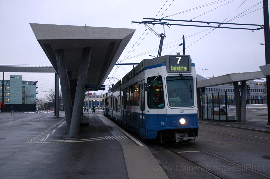 2691-0019-240113.jpg - VBZ Be 4/8 2111 + Be 2/4 2432 / Bahnhof Stettbach 24.1.2013