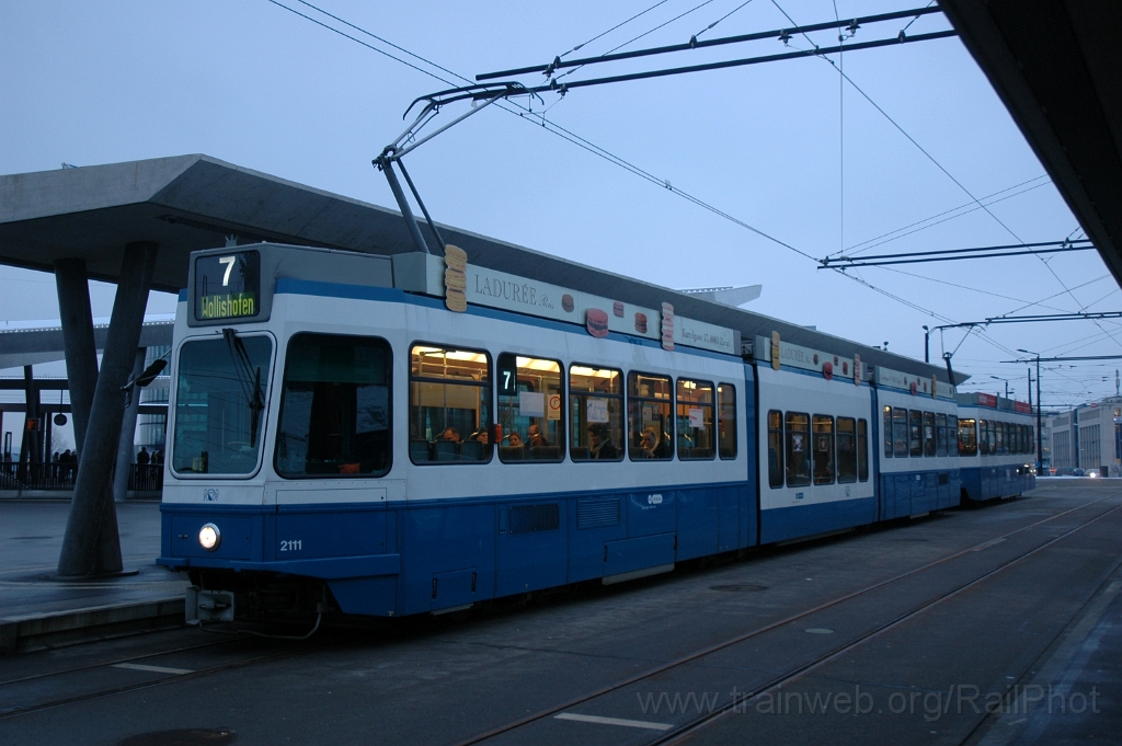 2691-0022-240113.jpg - VBZ Be 4/8 2111 + Be 2/4 2432 / Bahnhof Stettbach 24.1.2013
