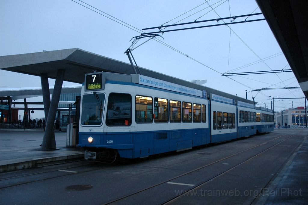 2691-0035-240113.jpg - VBZ Be 4/8 2120 + Be 2/4 2421 / Bahnhof Stettbach 24.1.2013