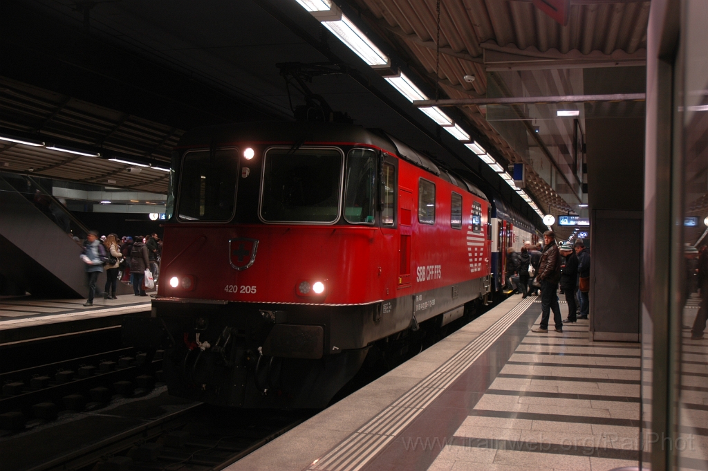 2694-0040-010213.jpg - SBB-CFF Re 420.205-7 / Zürich HB (Museumstrasse) 1.2.2013