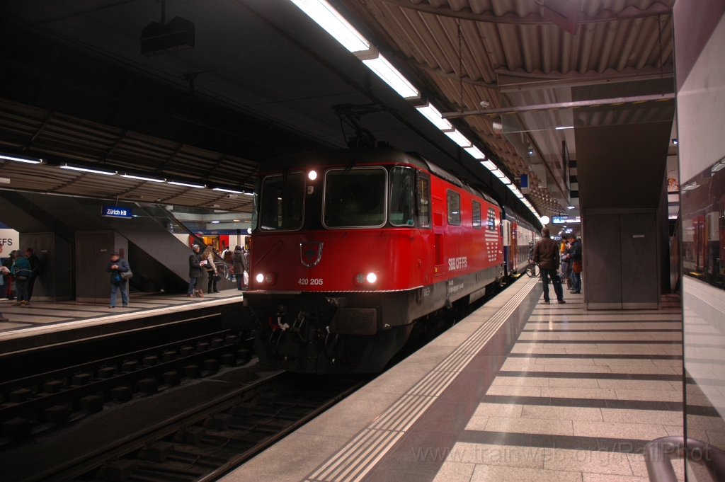 2695-0004-010213.jpg - SBB-CFF Re 420.205-7 / Zürich HB (Museumstrasse) 1.2.2013