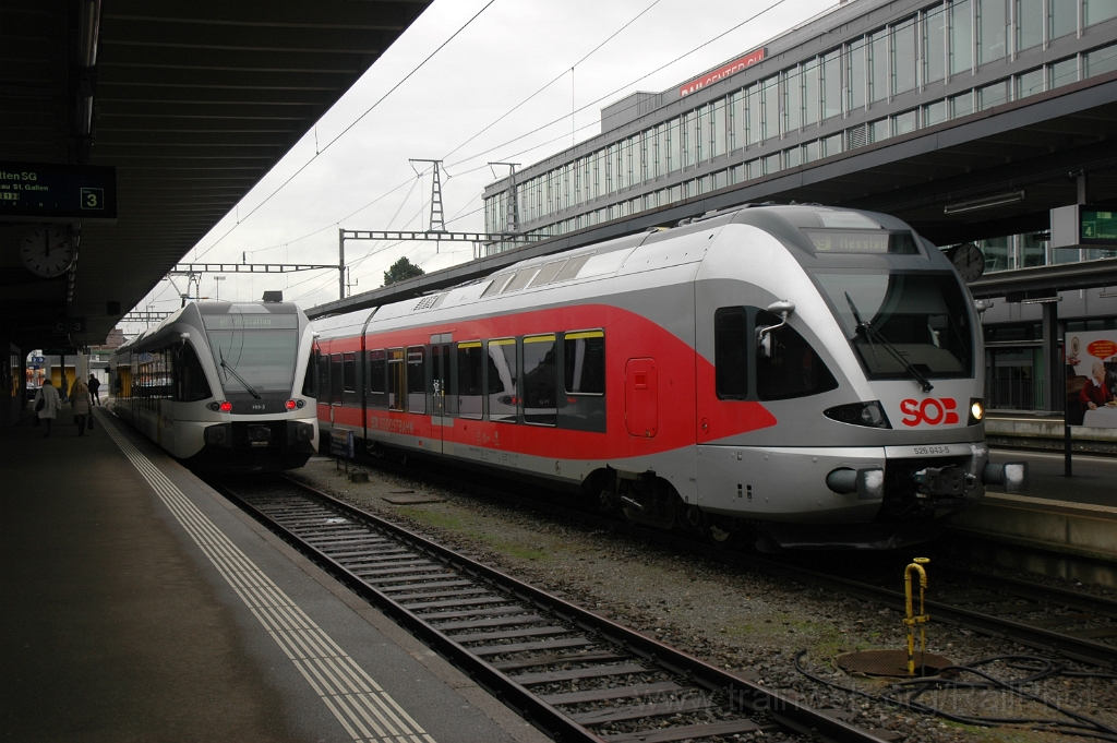 2695-0006-020213.jpg - SOB RABe 526.043-5 + Thurbo RABe 526.789-3 / Wil 2.2.2013