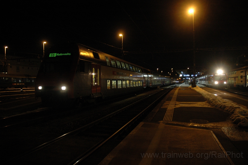 2703-0028-180213.jpg - SBB-CFF Bt 50 85 26-33 999-1 + RBDe 560.301-4 / Rapperswil 18.2.2013