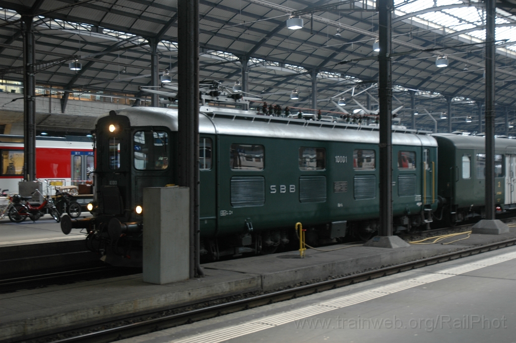 2705-0046-200213.jpg - SBB-CFF Re 4/4' 10001 / Luzern 20.2.2013