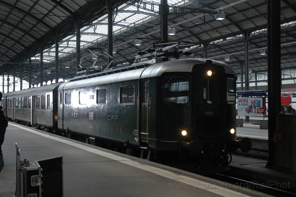 2706-0005-200213.jpg - SBB-CFF Re 4/4' 10001 / Luzern 20.2.2013