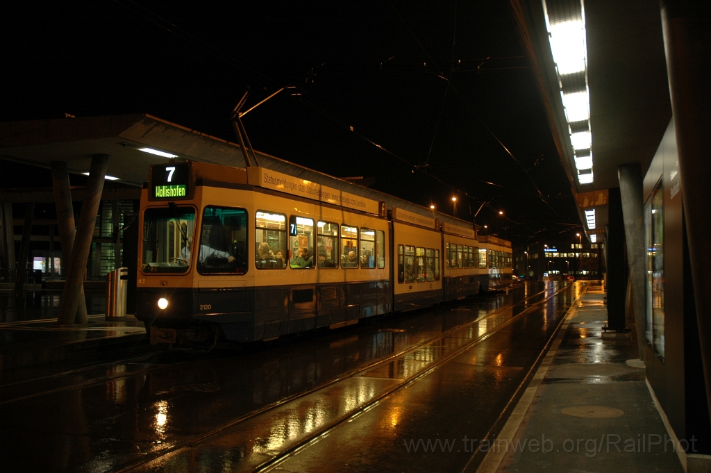 2719-0011-080313.jpg - VBZ Be 4/8 2120 + Be 2/4 2422 / Bahnhof Stettbach 8.3.2013