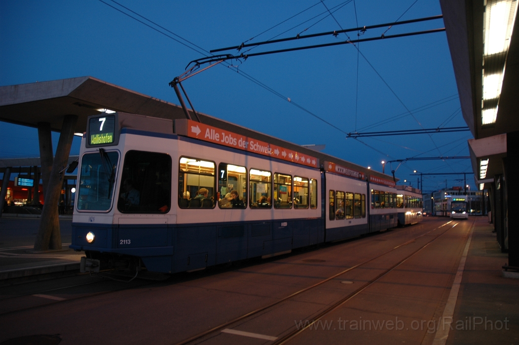 2733-0014-210313.jpg - VBZ Be 4/8 2113 + Be 2/4 2426 + VBG Be 5/6 3079 / Bahnhof Stettbach 21.3.2013