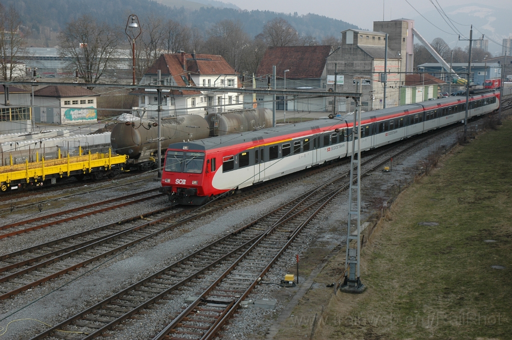 2734-0013-230313.jpg - SOB ABt 175 + RBDe 566.075-8 / Wattwil (Passerelle) 23.3.2013