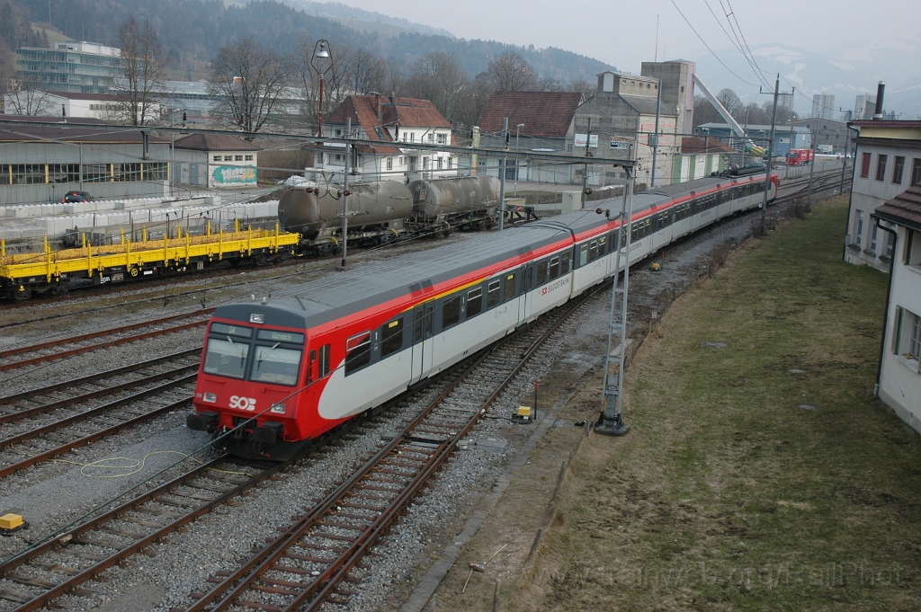 2734-0032-230313.jpg - SOB ABt 174 + RBDe 566.074-1 / Wattwil (Passerelle) 23.3.2013