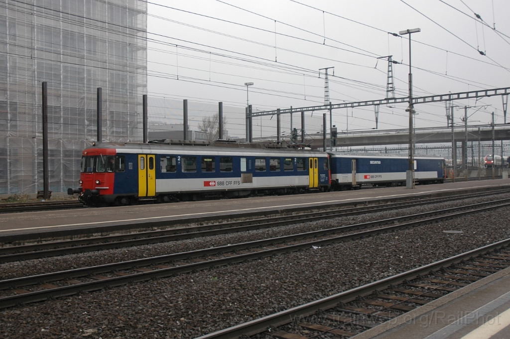 2740-0017-080413.jpg - SBB-CFF RBe 540.013-0 + St 50 85 89-33 900-3 / Zürich-Altstetten 8.4.2013