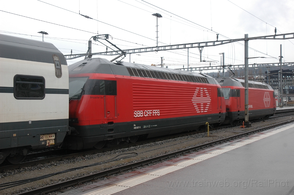 2742-0015-090413.jpg - SBB-CFF Re 460.037-5 "Sempacher See" + 460.092-0 "Fridolin" / Luzern 9.4.2013