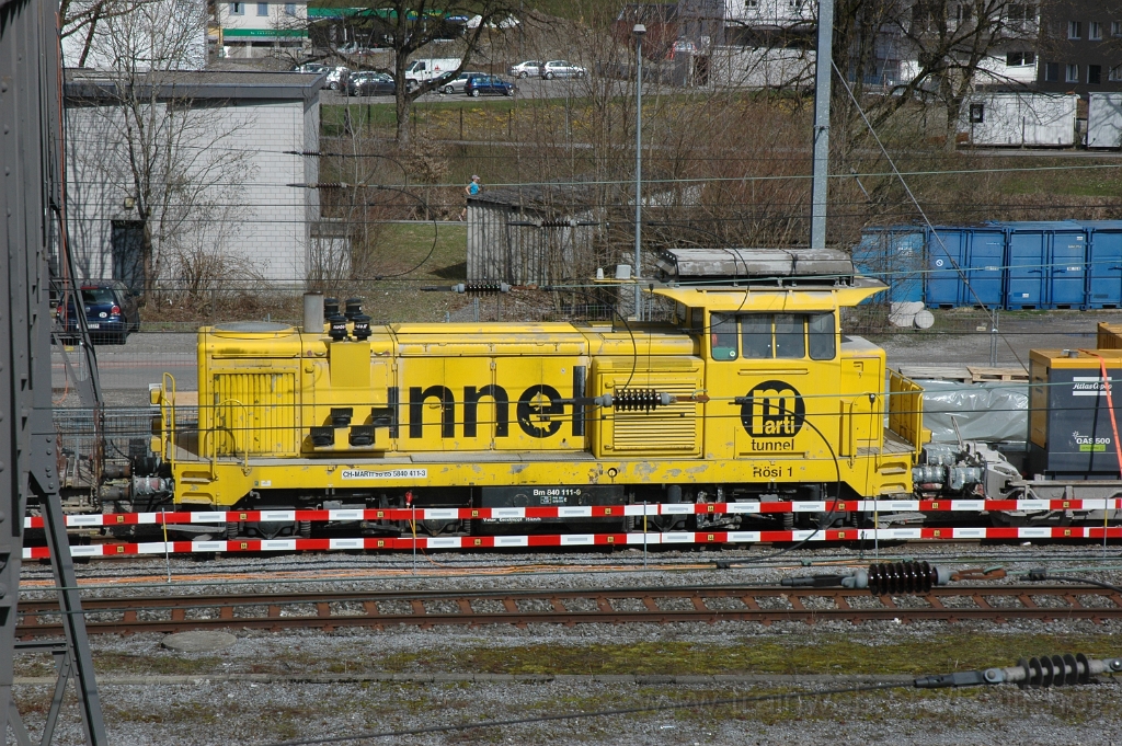 2746-0050-130413.jpg - Marti Bm 840.111-9 "Rösi 1" / Wattwil (Passerelle) 13.4.2013