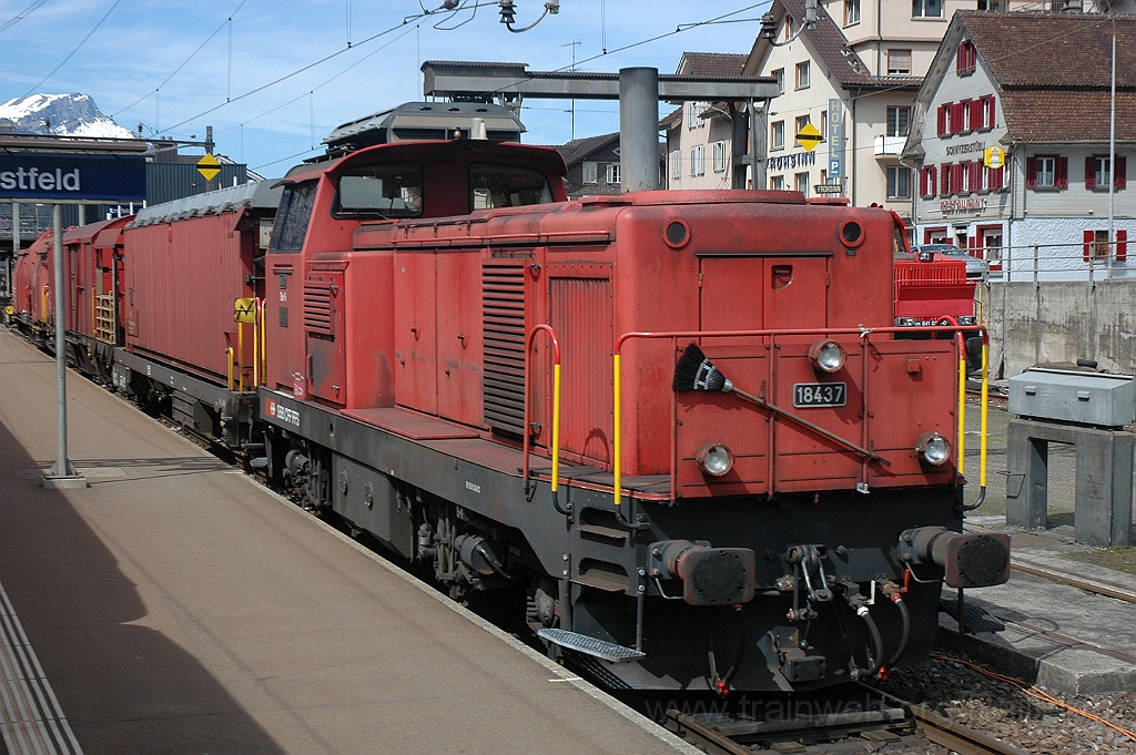 2759-0032-150413.jpg - SBB-CFF Bm 4/4 18437 / Erstfeld 15.4.2013