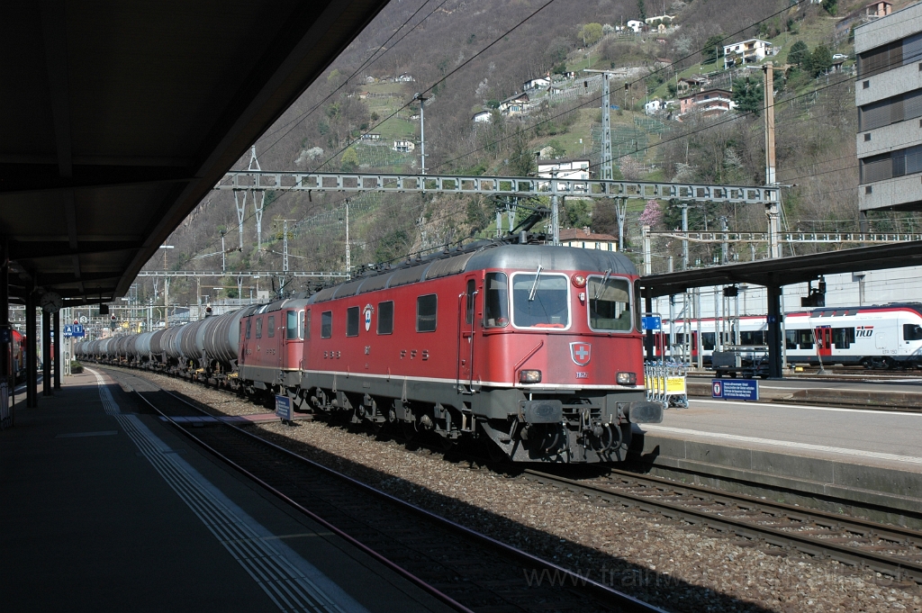 2761-0013-150413.jpg - SBB-CFF Re 6/6 11627 "Luterbach-Attisholz" + Re 4/4'' 11295 / Bellinzona 15.4.2013