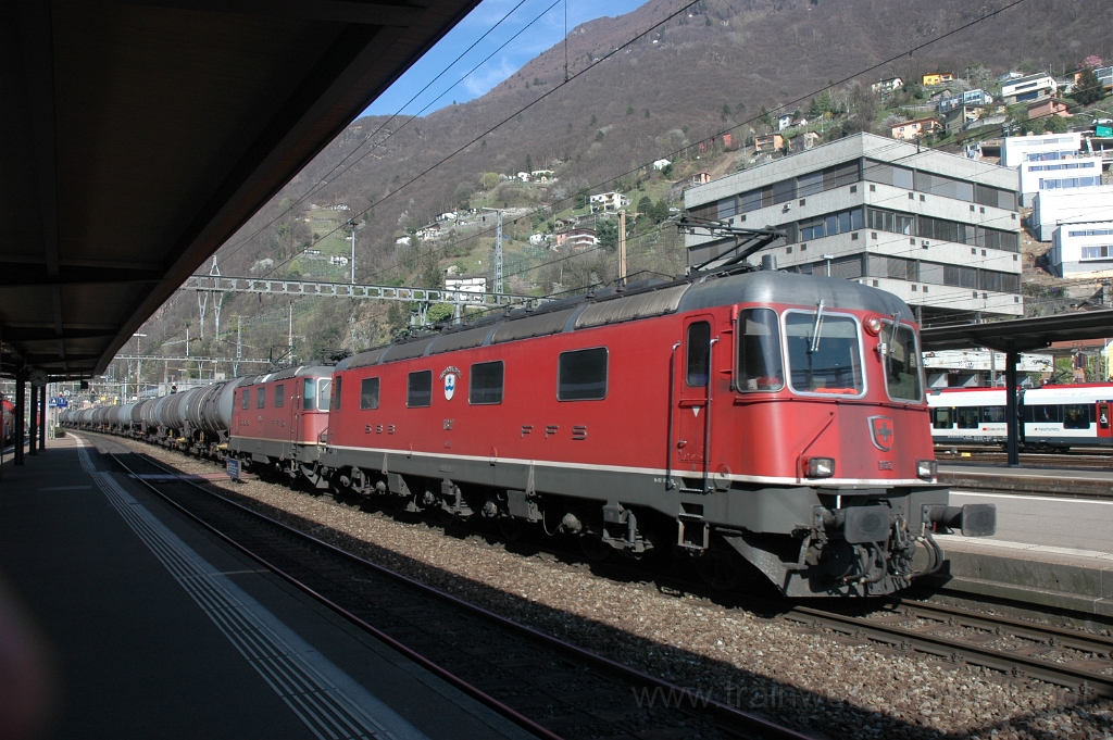 2761-0016-150413.jpg - SBB-CFF Re 6/6 11627 "Luterbach-Attisholz" + Re 4/4'' 11295 / Bellinzona 15.4.2013