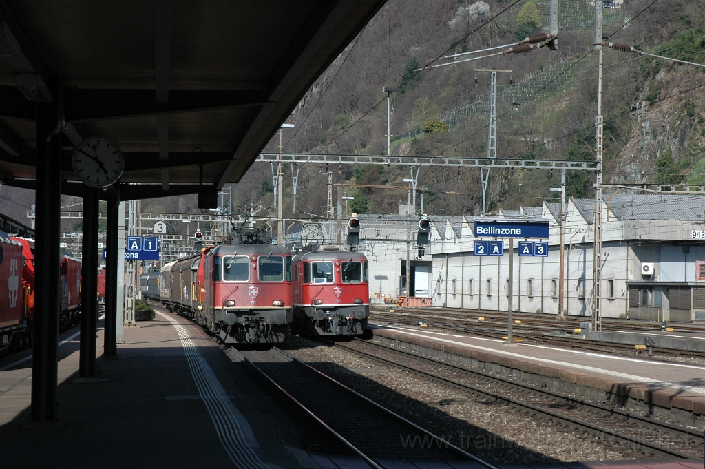 2761-0037-150413.jpg - SBB-CFF Re 4/4'' 11281 + 11146 / Bellinzona 15.4.2013