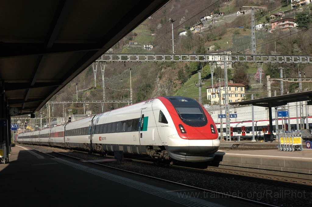 2762-0036-150413.jpg - SBB-CFF ICN RABDe 500.015-3 "Jean-Jacques Rousseau" / Bellinzona 15.4.2013